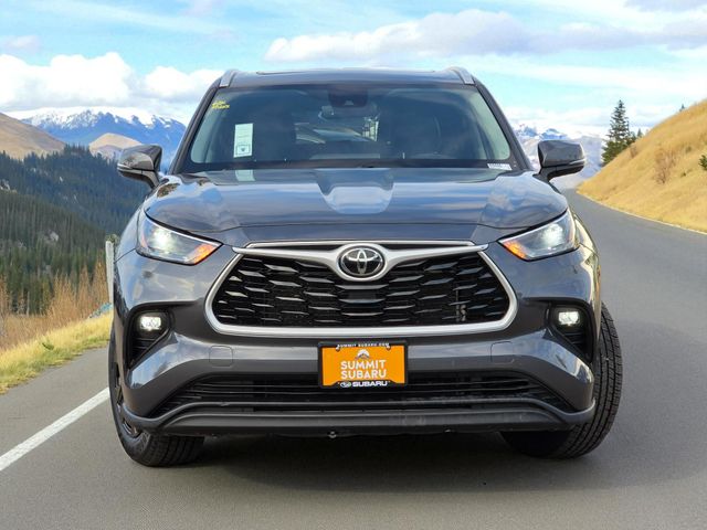 2022 Toyota Highlander XLE photo 3