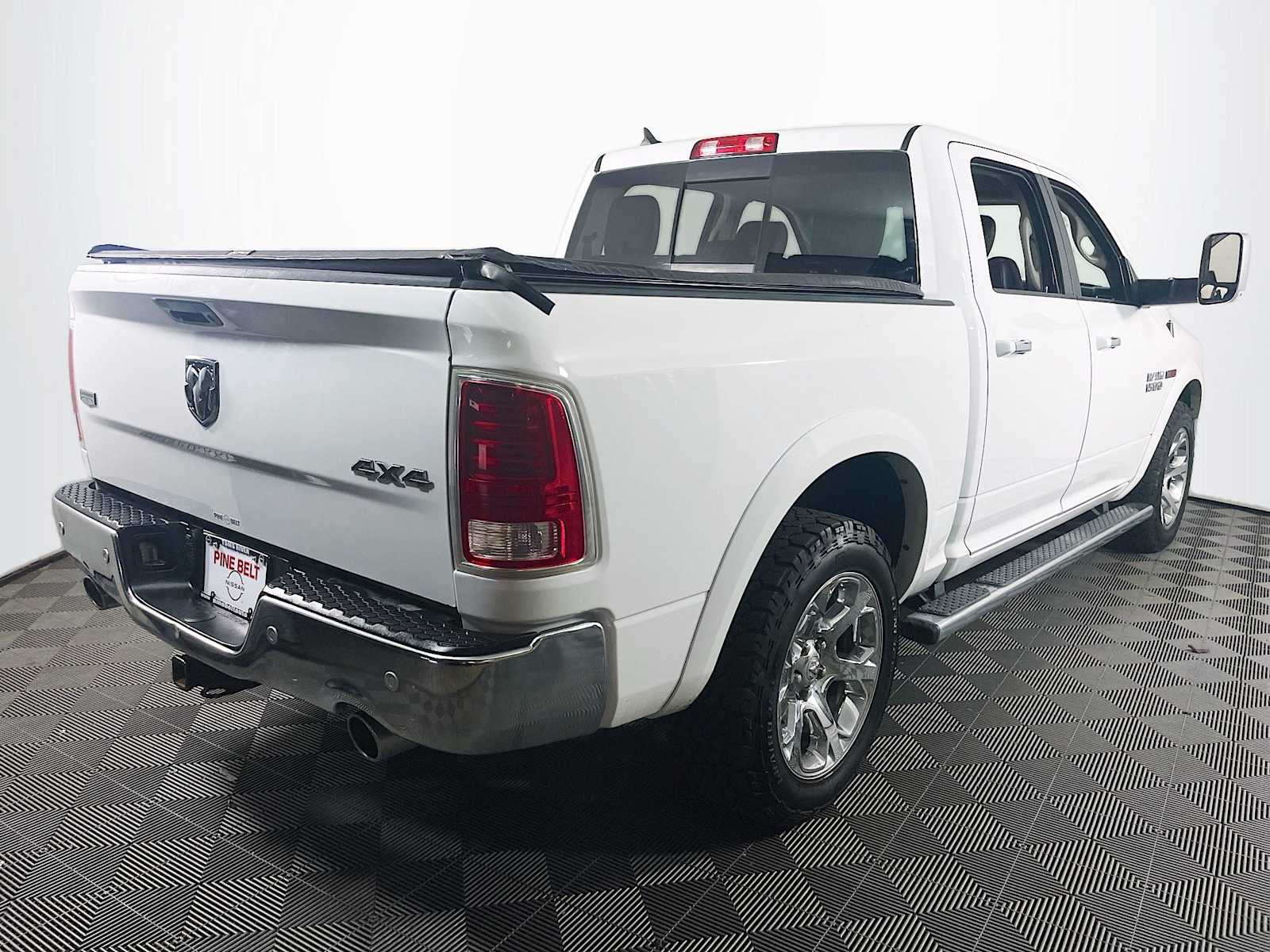 2017 Ram 1500 Laramie photo 4