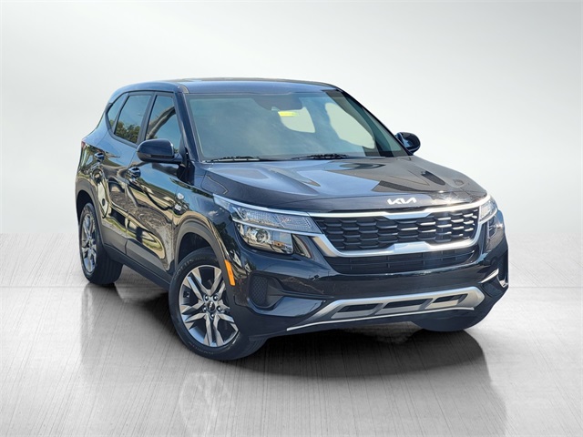 2023 Kia Seltos LX photo 2