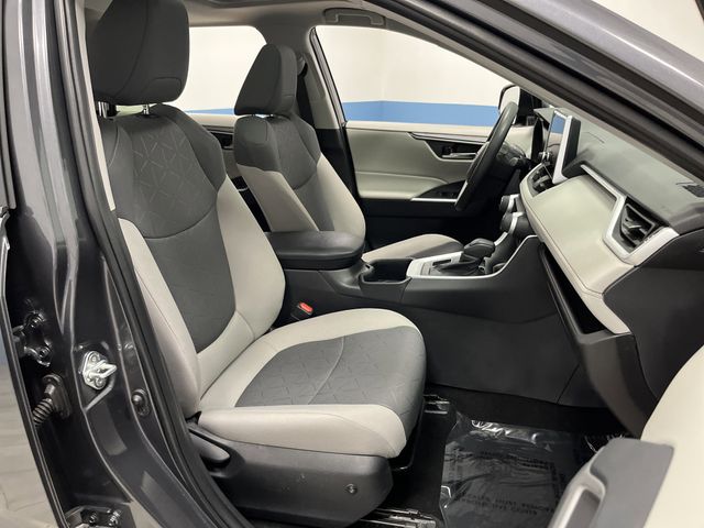 2024 Toyota RAV4 XLE photo 25