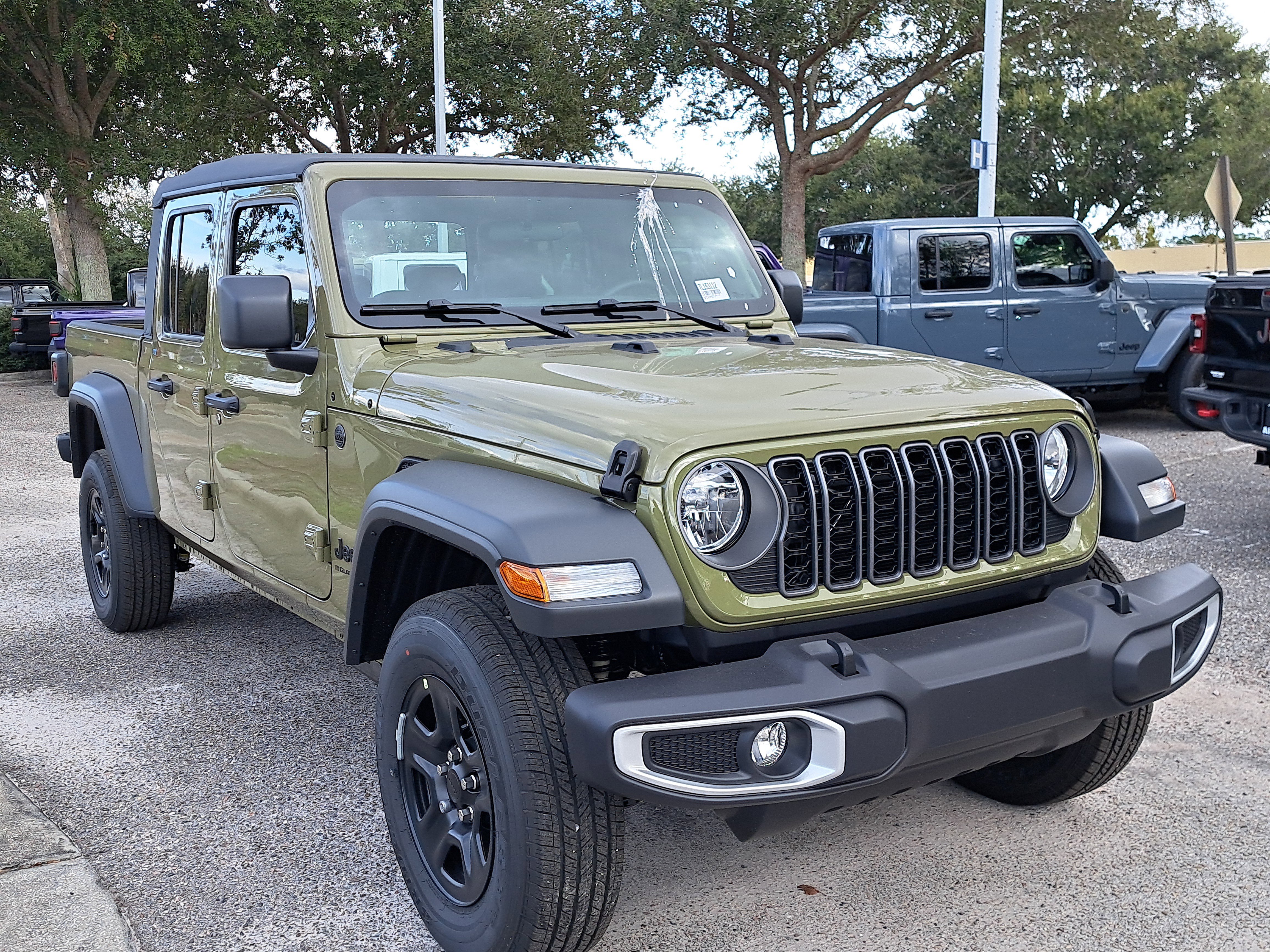 2026 Jeep Gladiator Sport's photo