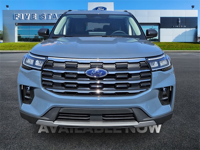 2025 Ford Explorer photo 2
