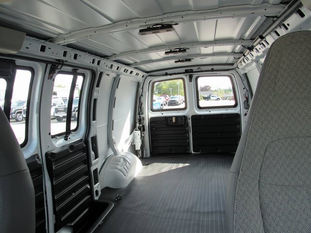 2025 Gmc Savana Cargo 2500 photo 15