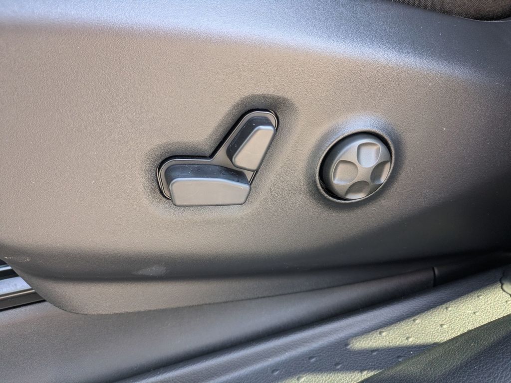 2026 Chrysler Pacifica photo 12