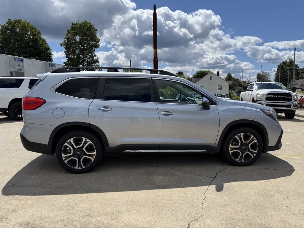 2023 Subaru Ascent Touring photo 3