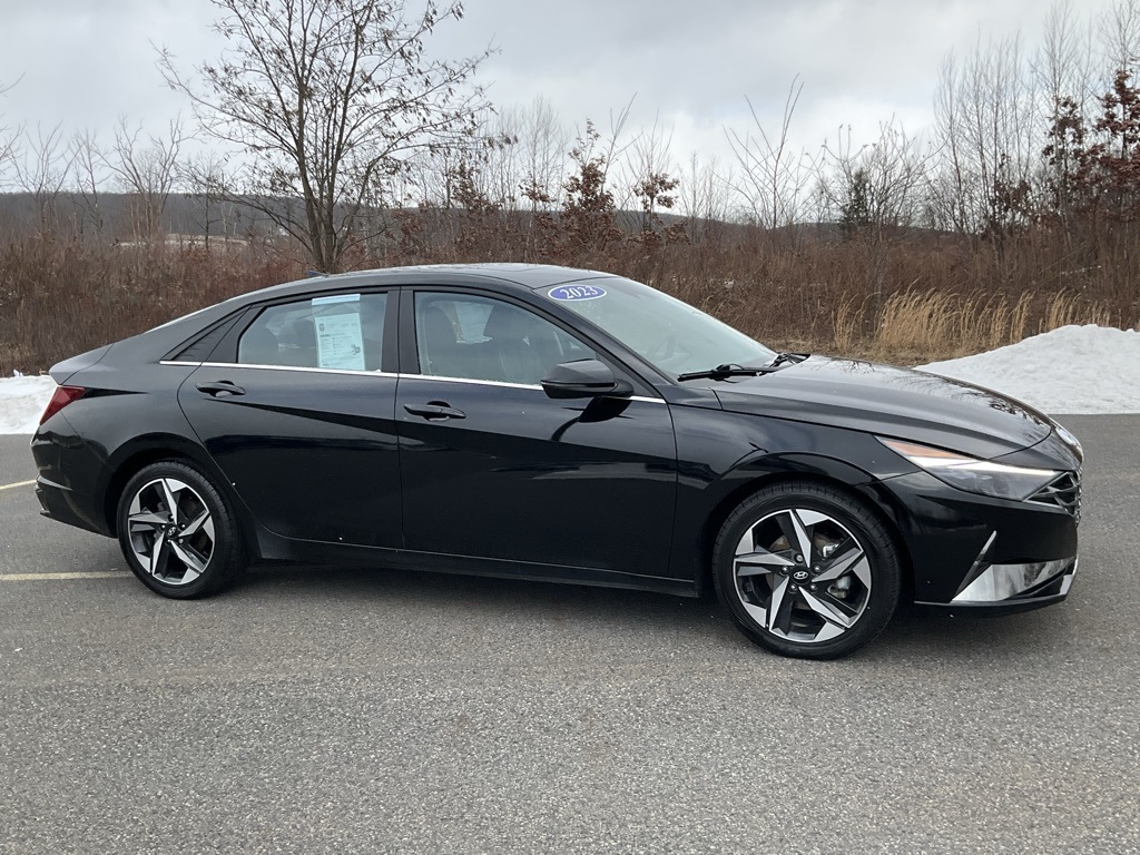 2023 Hyundai Elantra Limited's photo