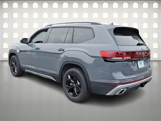 2025 Volkswagen Atlas Peak Edition SE photo 2