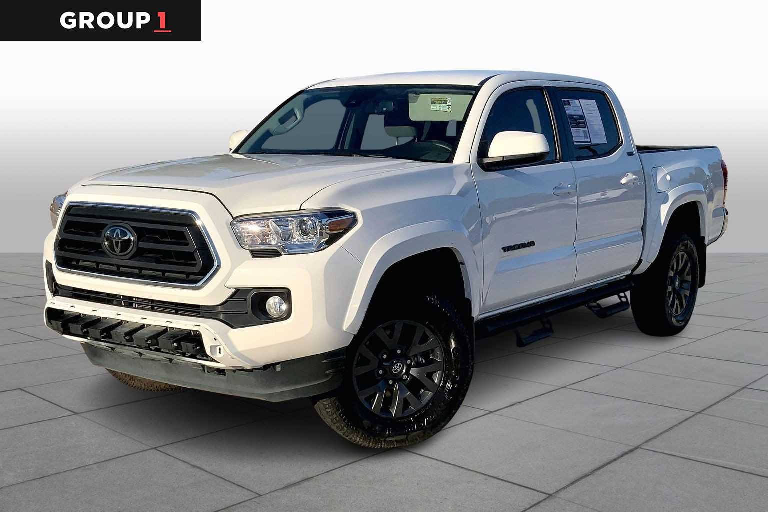 2022 Toyota Tacoma SR5's photo