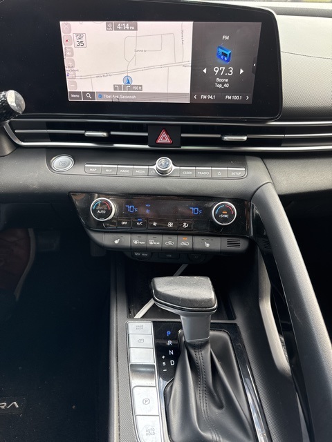 2023 Hyundai Elantra SEL photo 12