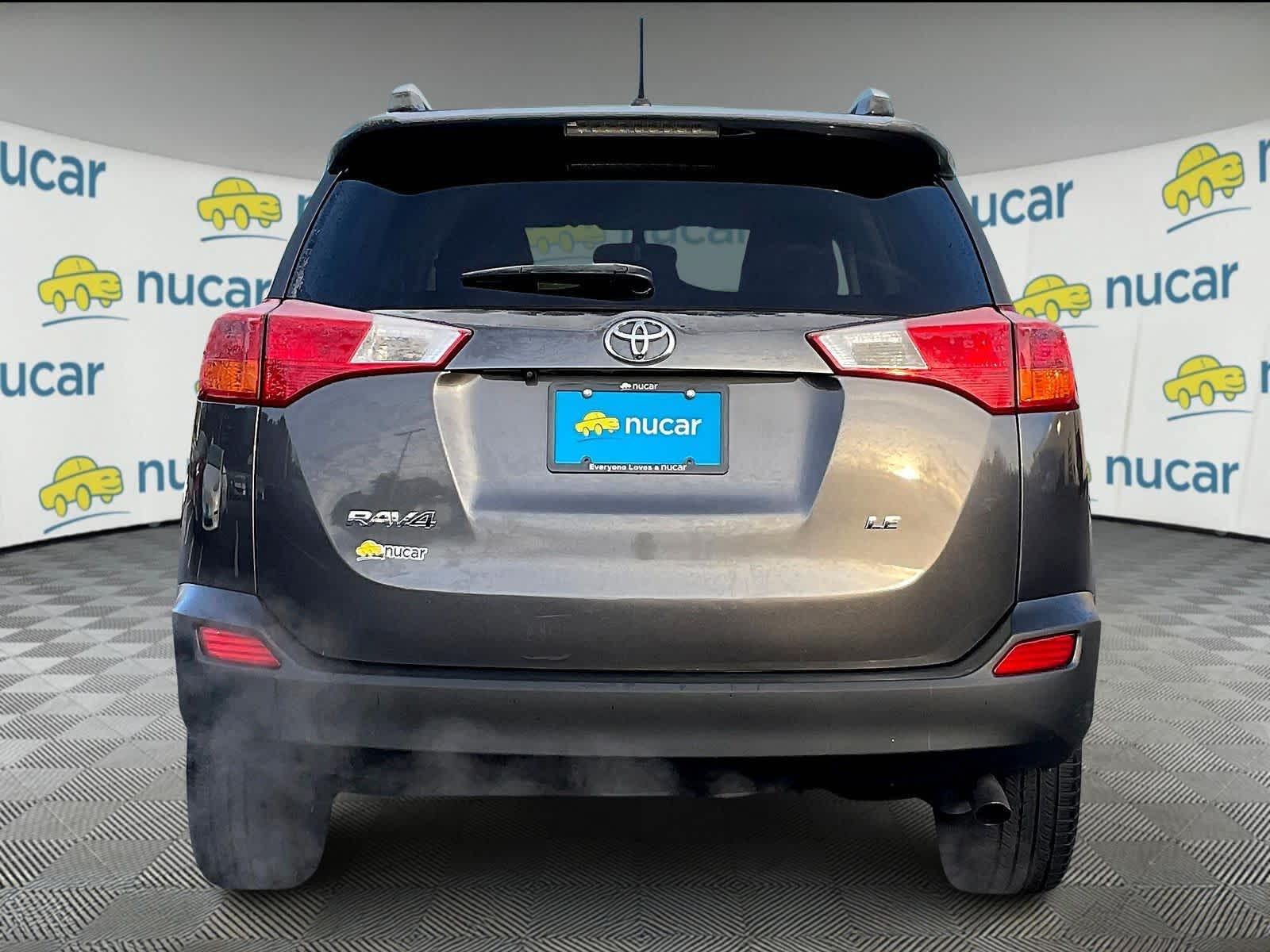 2015 Toyota RAV4 LE photo 3