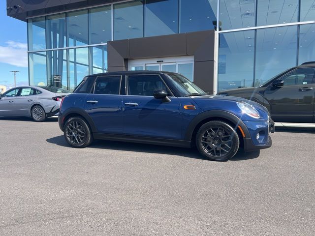 Pre-Owned 2016 MINI Cooper Base 4D Hatchback in Sunnyside