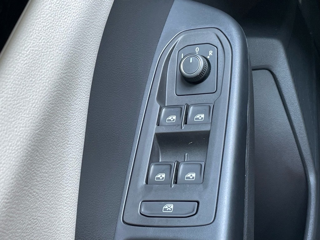 2025 Volkswagen Taos S photo 13
