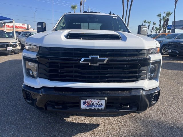 2025 Chevrolet Silverado 2500HD Custom photo 2