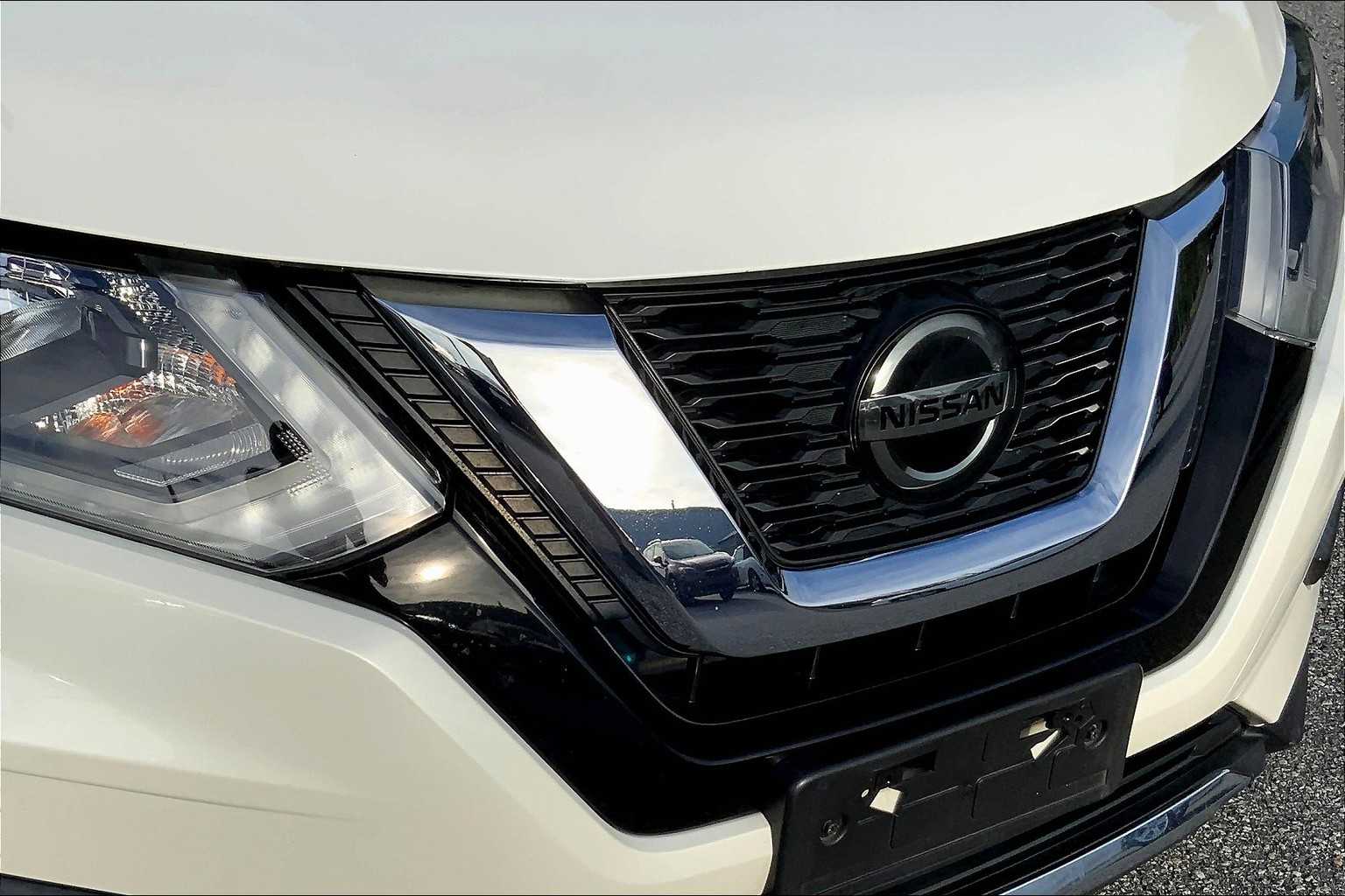 2020 Nissan Rogue SV photo 26