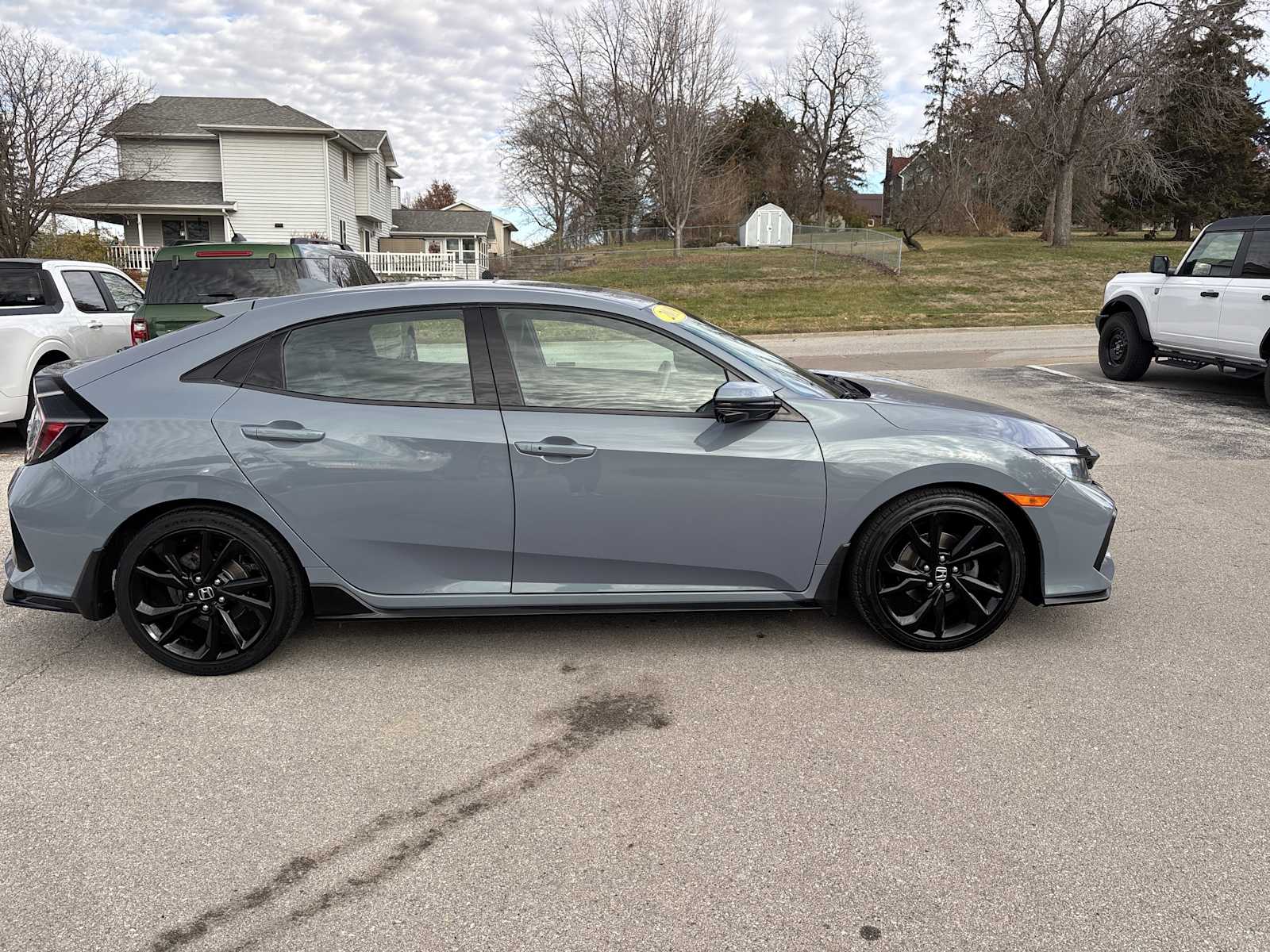 2019 Honda Civic Hatchback Sport Touring photo 4