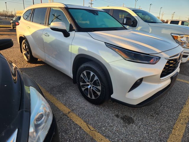 2021 Toyota Highlander XLE's photo