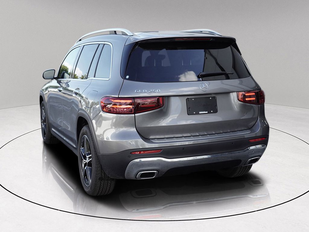 2026 Mercedes Benz GLB 250 photo 4