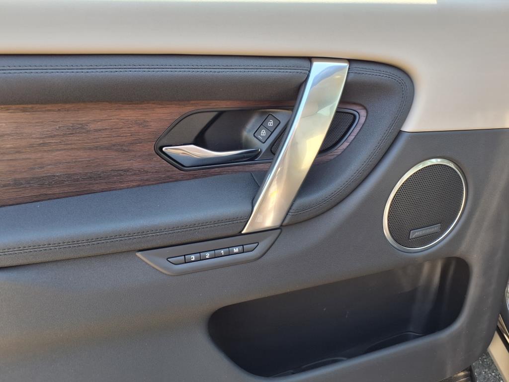 2025 Land Rover Discovery Sport S photo 10