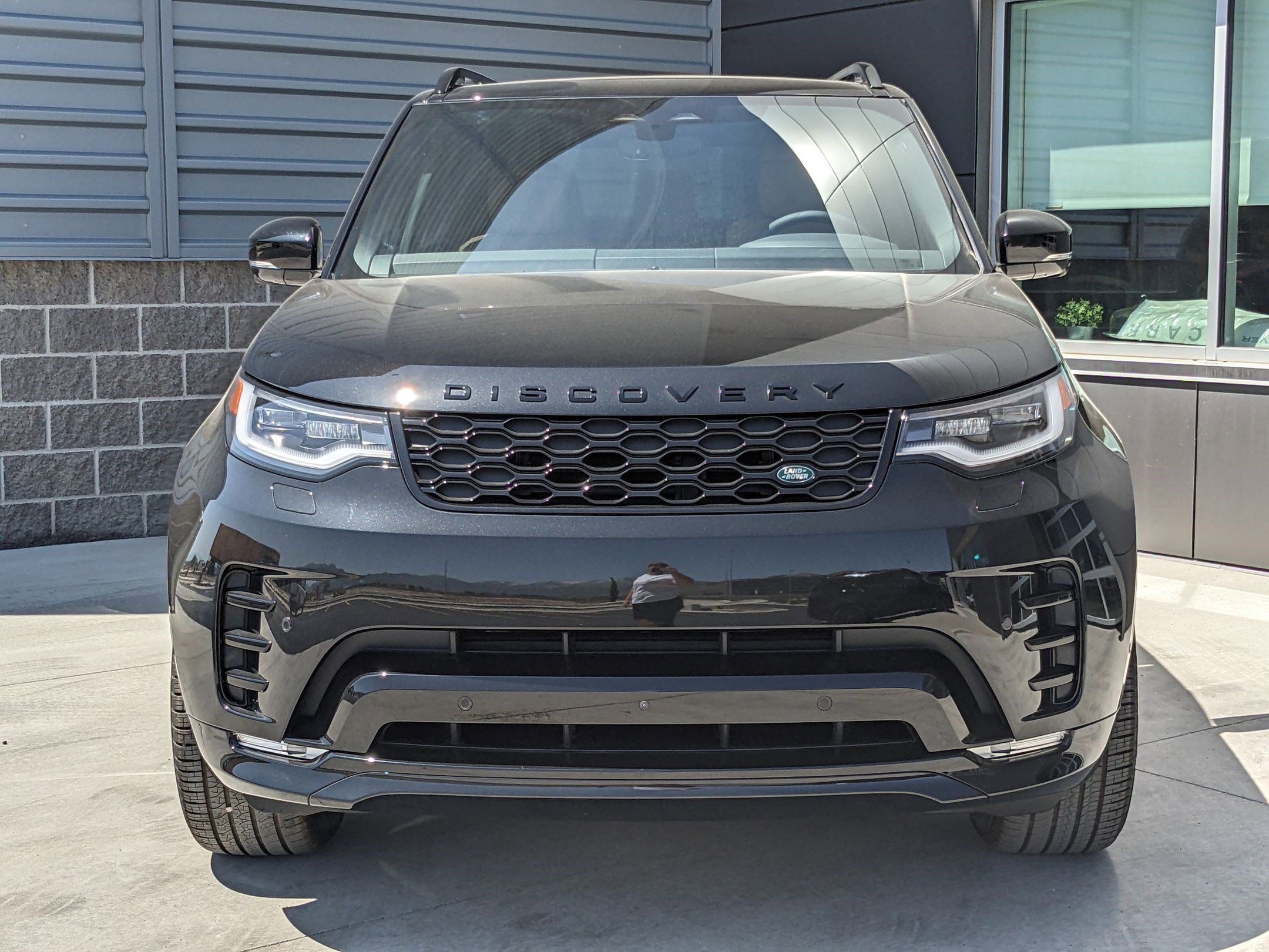 2025 Land Rover Discovery SE photo 2