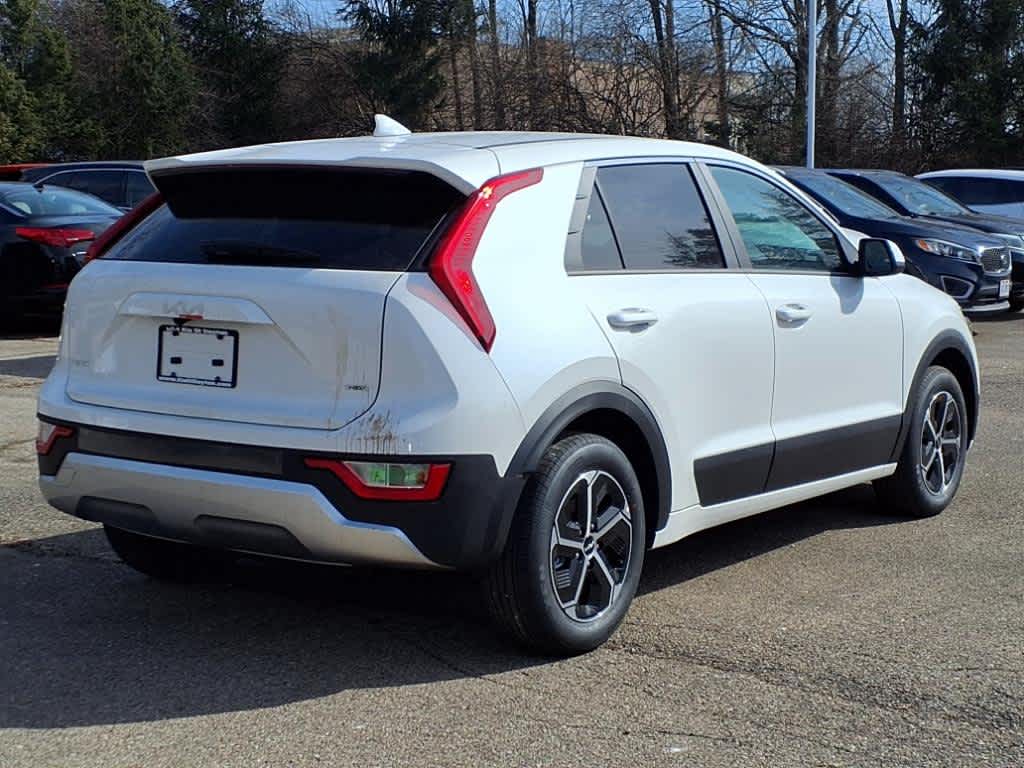 2025 Kia Niro LX photo 3