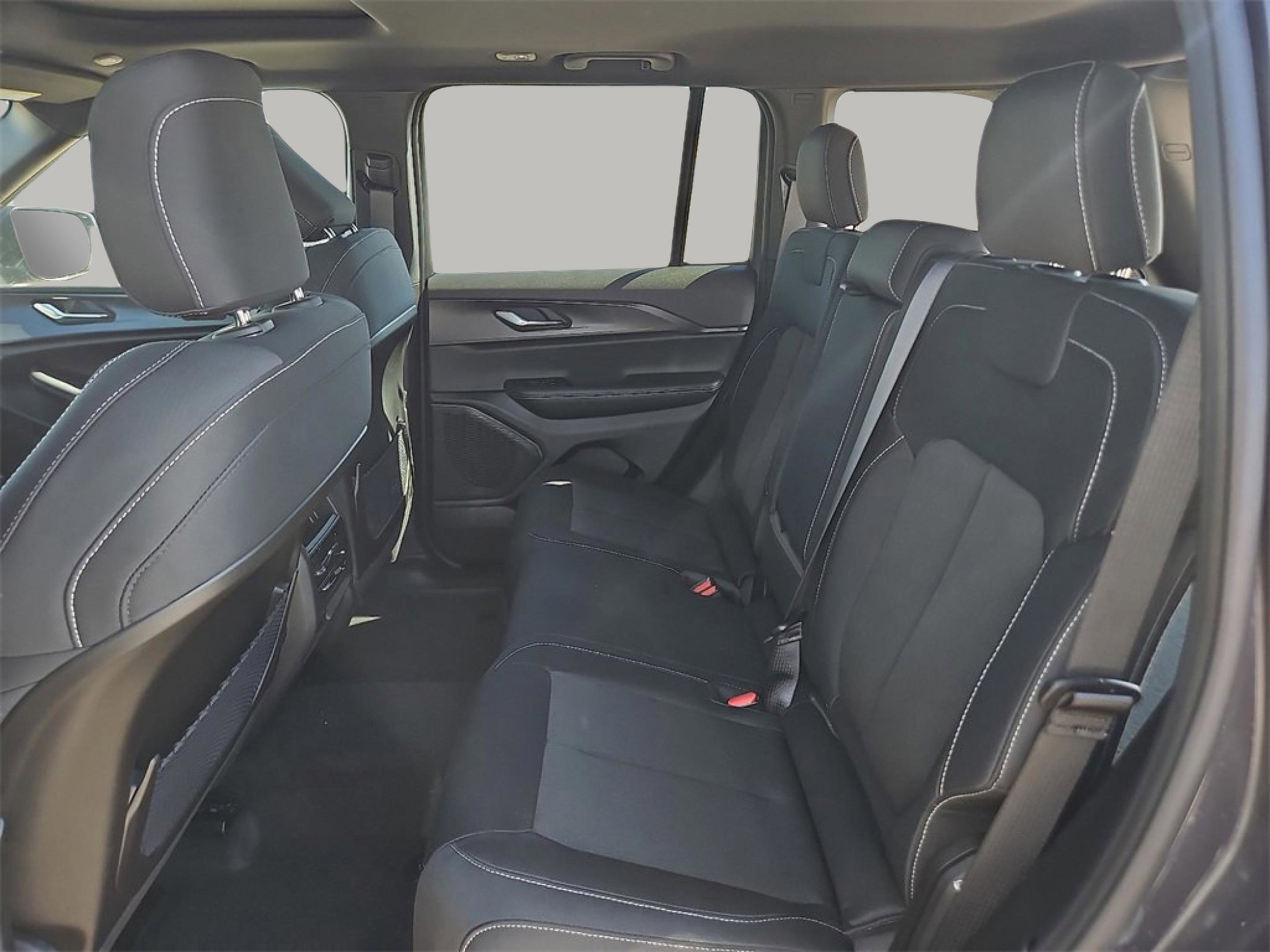 2025 Jeep Grand Cherokee Laredo X photo 10