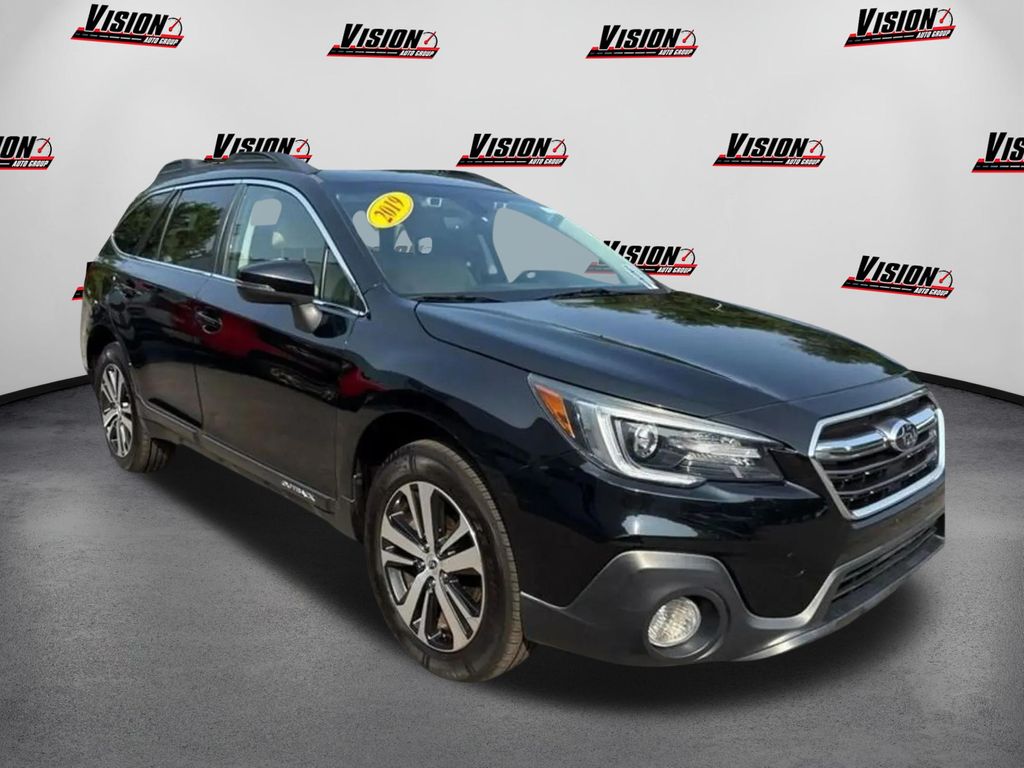 2019 Subaru Outback 2.5i photo 2