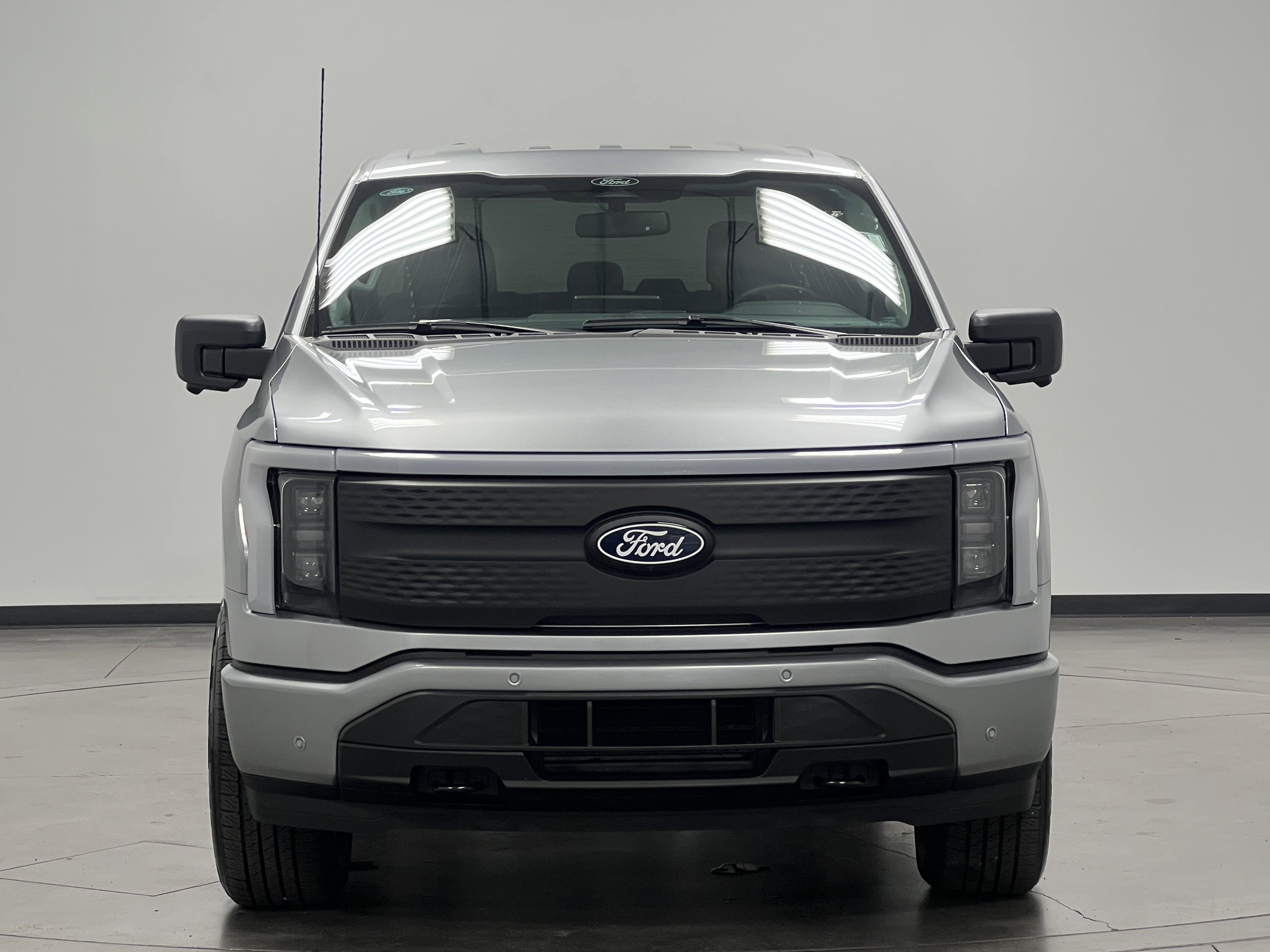 2024 Ford F-150 Lightning photo 2