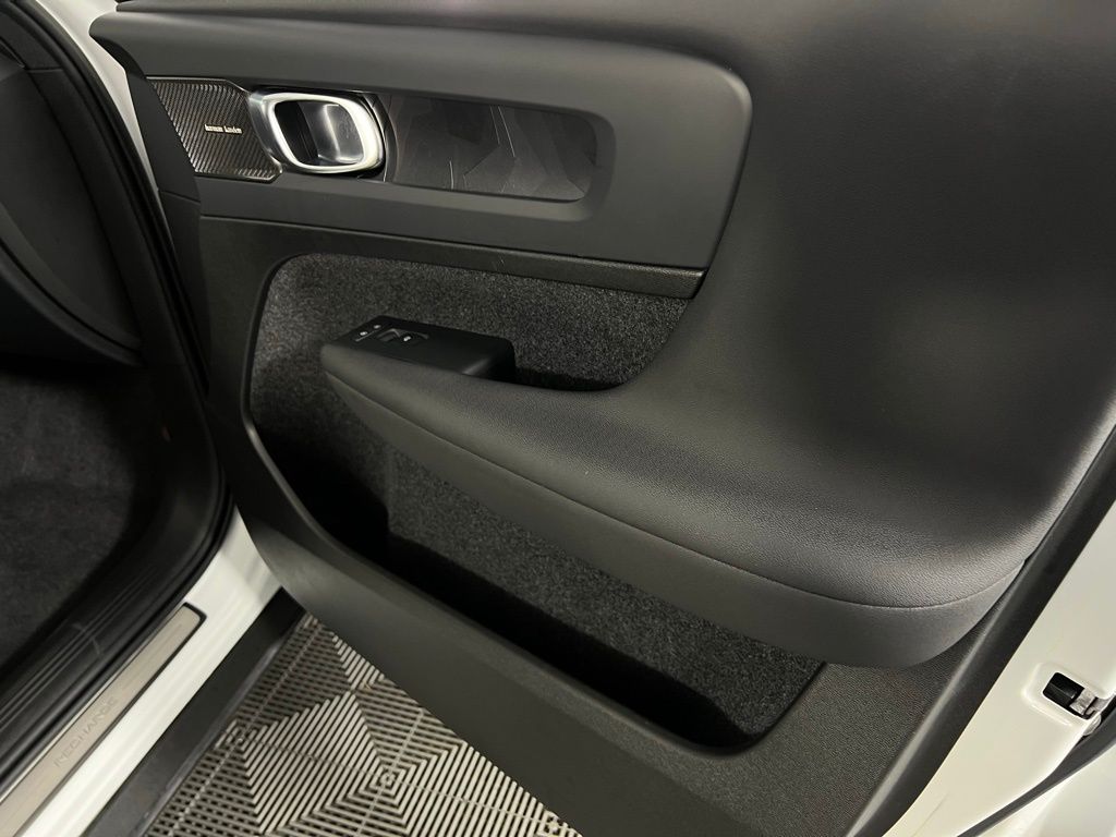 2023 Volvo XC40 Recharge Ultimate photo 29