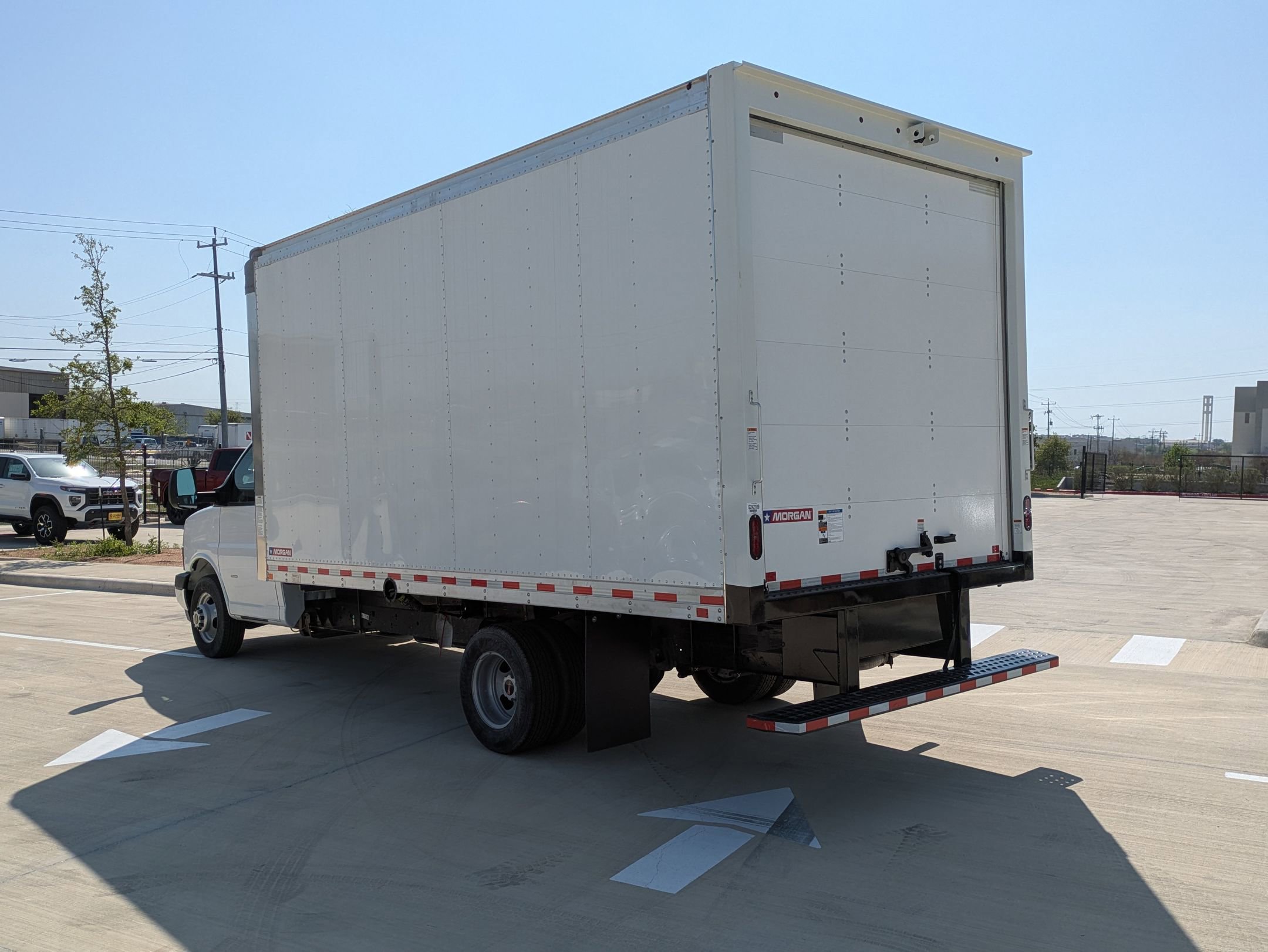 2024 Gmc Savana Cutaway 3500 photo 5