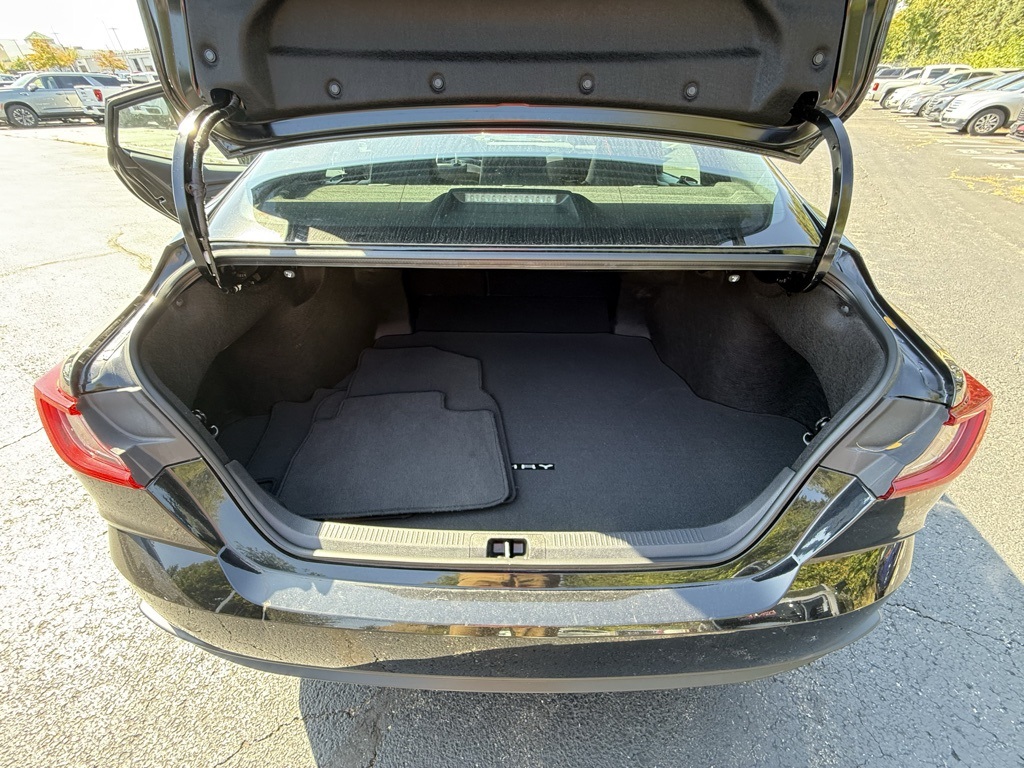 2025 Toyota Camry SE photo 4