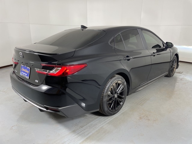 2025 Toyota Camry SE photo 7