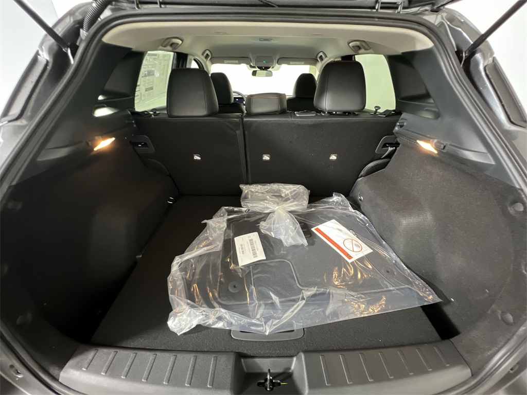 2026 Nissan Kicks SR photo 19