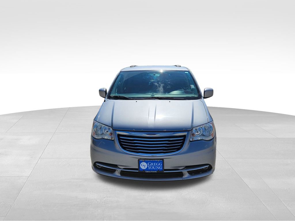2016 Chrysler Town & Country Touring photo 2