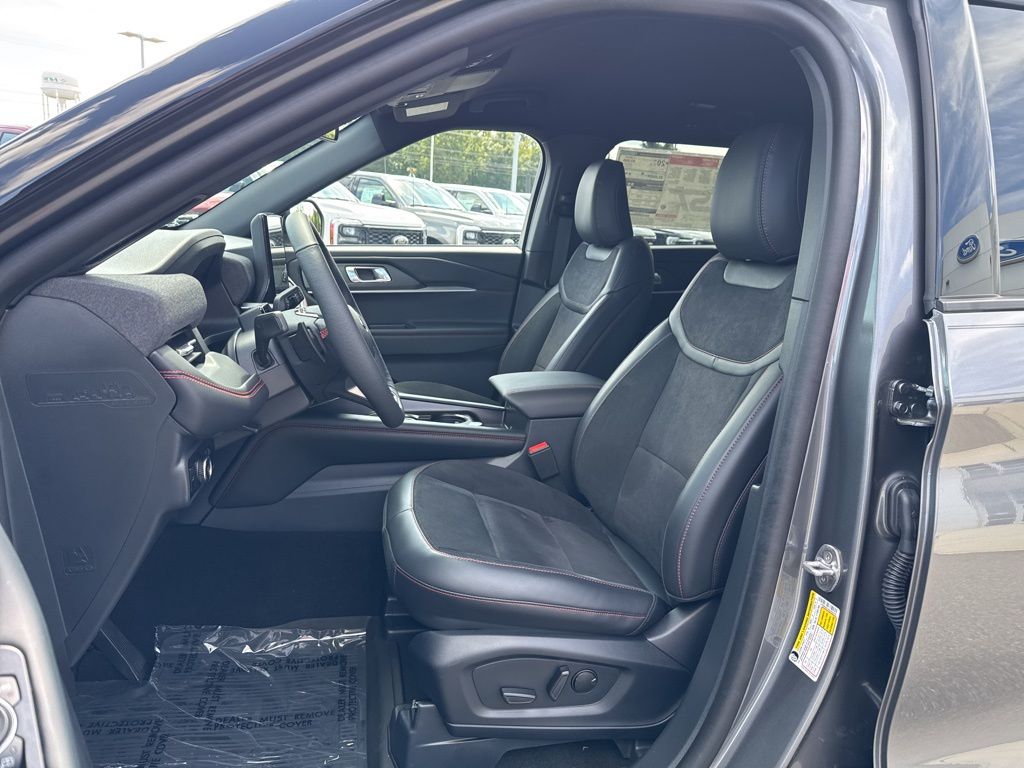 2025 Ford Explorer ST photo 9