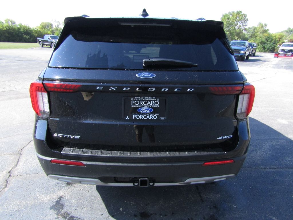 2025 Ford Explorer photo 5