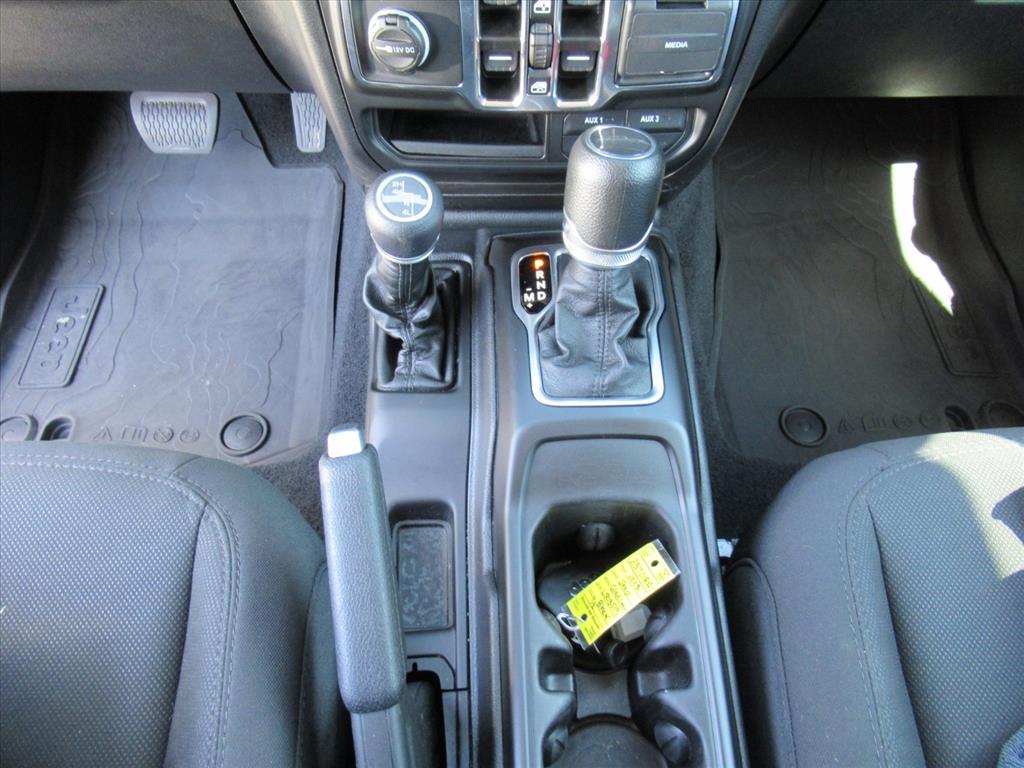 2023 Jeep Gladiator Willys photo 21