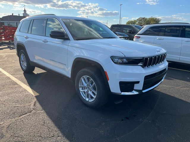2025 Jeep Grand Cherokee Laredo Altitude photo 2