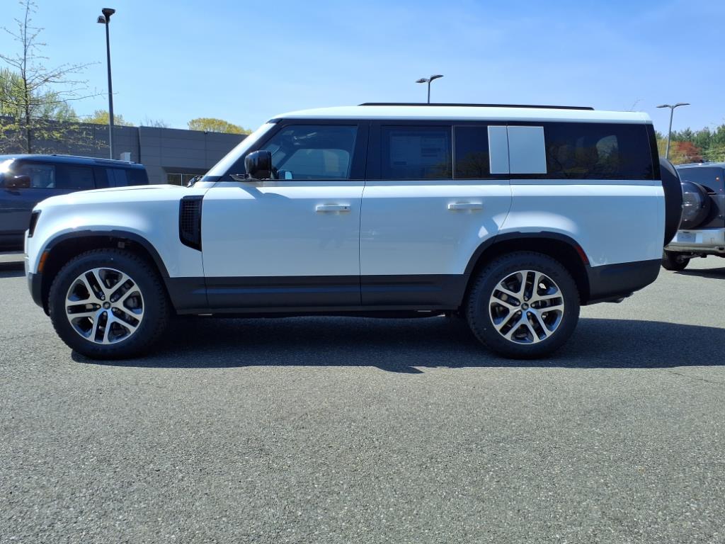 2025 Land Rover Defender 130 S photo 18