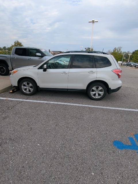 2015 Subaru Forester 2.5i Premium photo 3