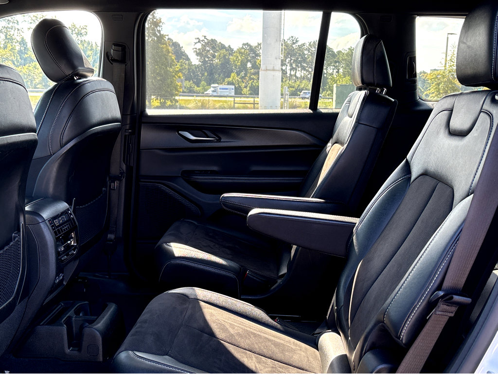 2023 Jeep Grand Cherokee Altitude photo 16