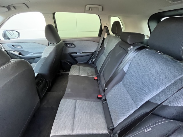 2023 Nissan Rogue SV photo 3