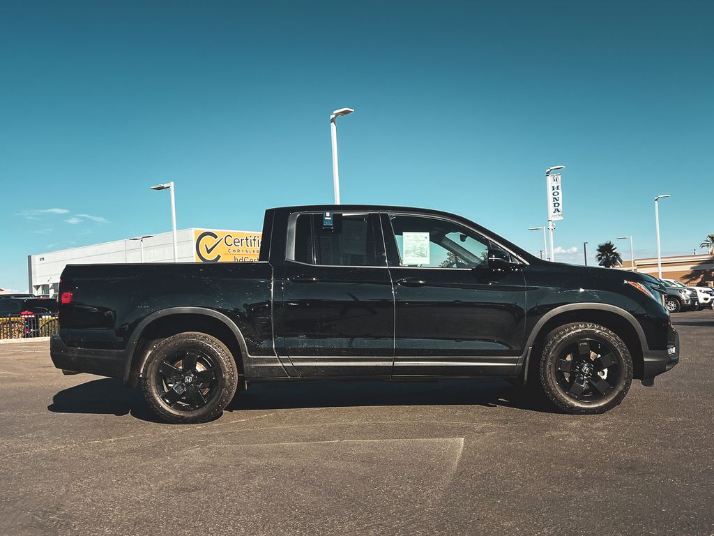 2025 Honda Ridgeline Black Edition photo 3