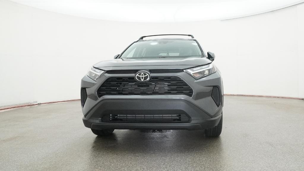 2025 Toyota RAV4 XLE photo 2