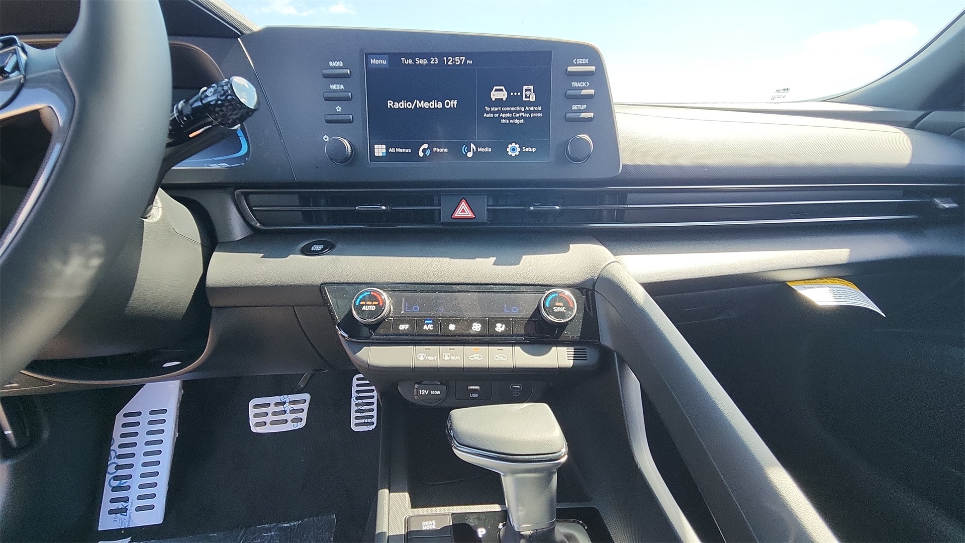 2025 Hyundai Elantra SEL Sport photo 19