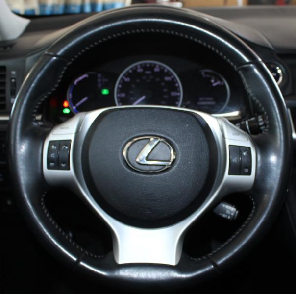 2013 Lexus CT 200h photo 26
