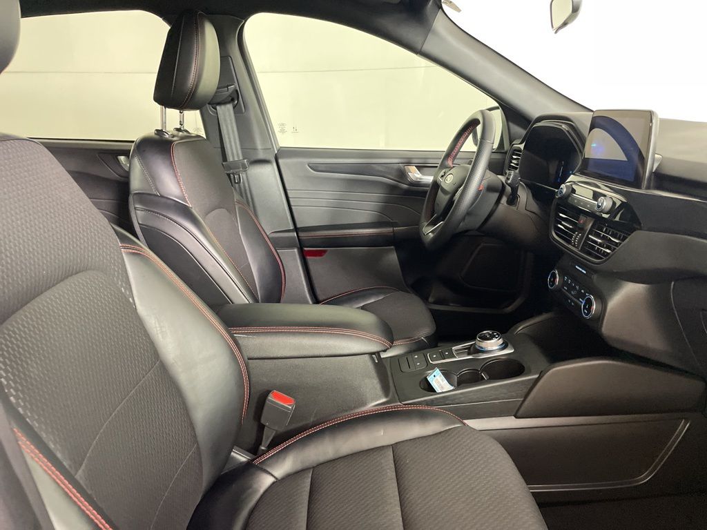 2024 Ford Escape ST-Line photo 14