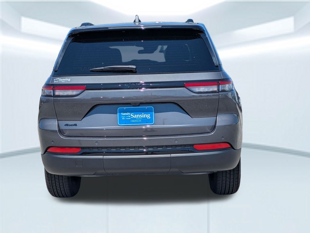 2025 Jeep Grand Cherokee Altitude photo 4