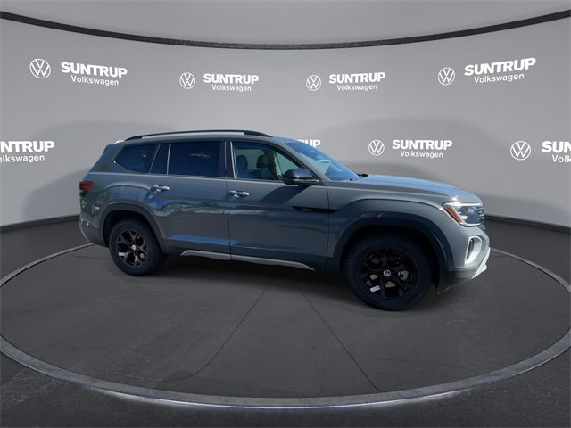 2025 Volkswagen Atlas Peak Edition SE photo 19