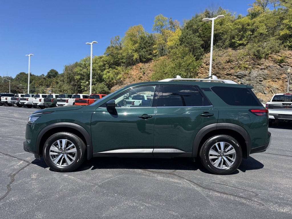 2023 Nissan Pathfinder SL photo 4