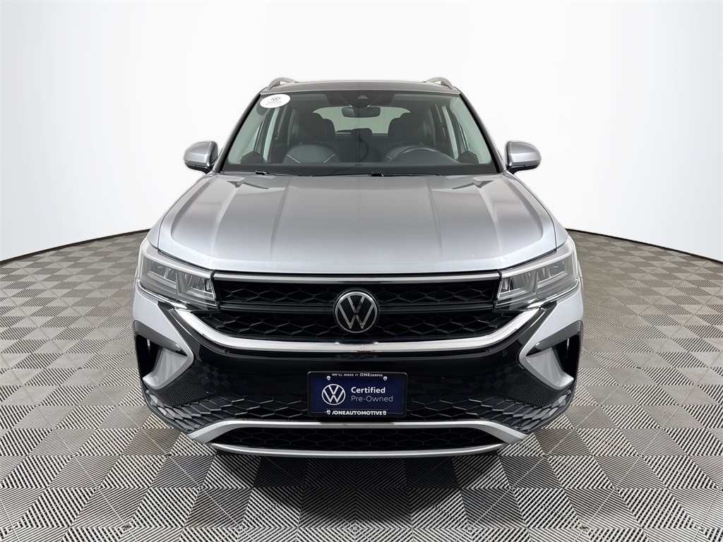 2024 Volkswagen Taos SE photo 3